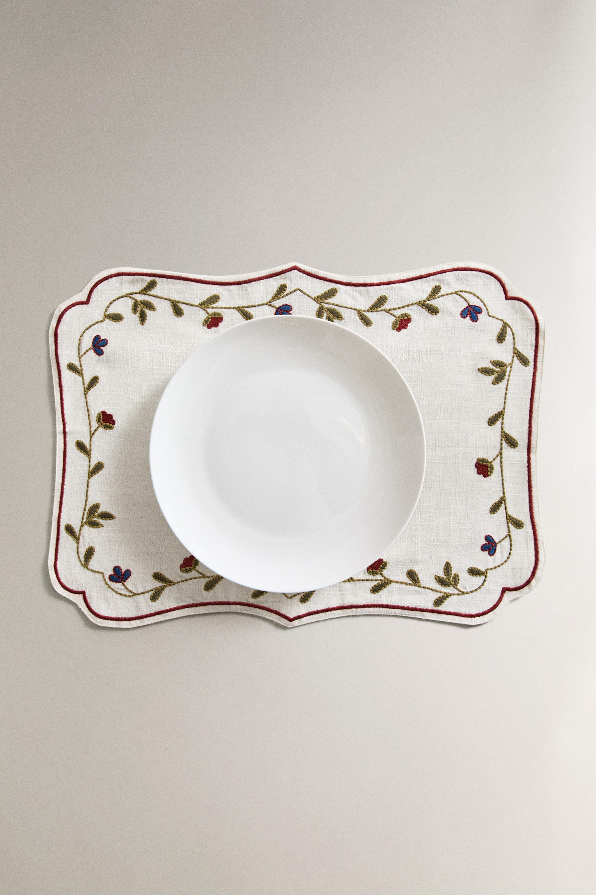 PLACEMAT WITH FLORAL EMBROIDERY